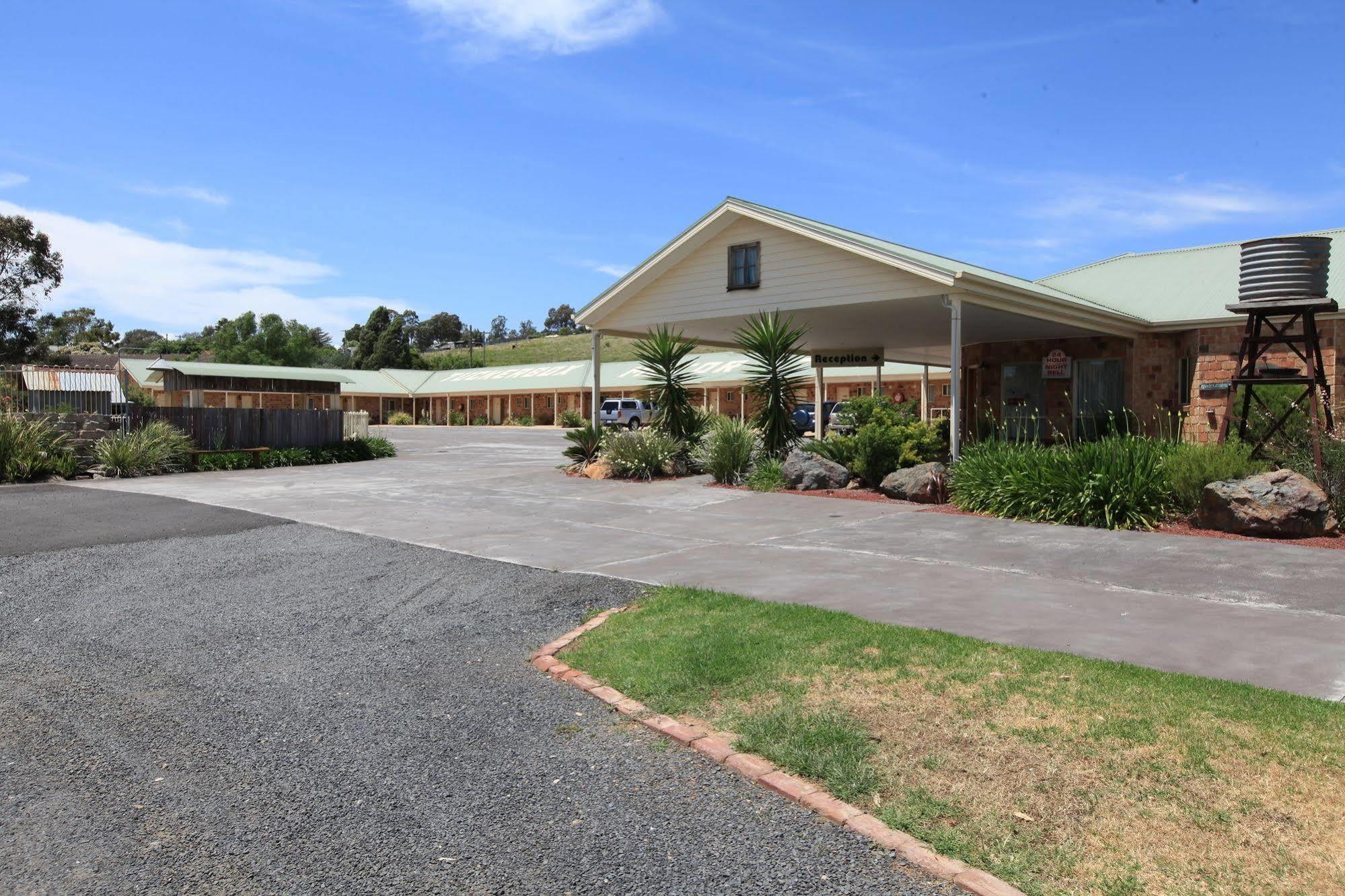 Tuckerbox Motor Inn กันดาไก ภายนอก รูปภาพ